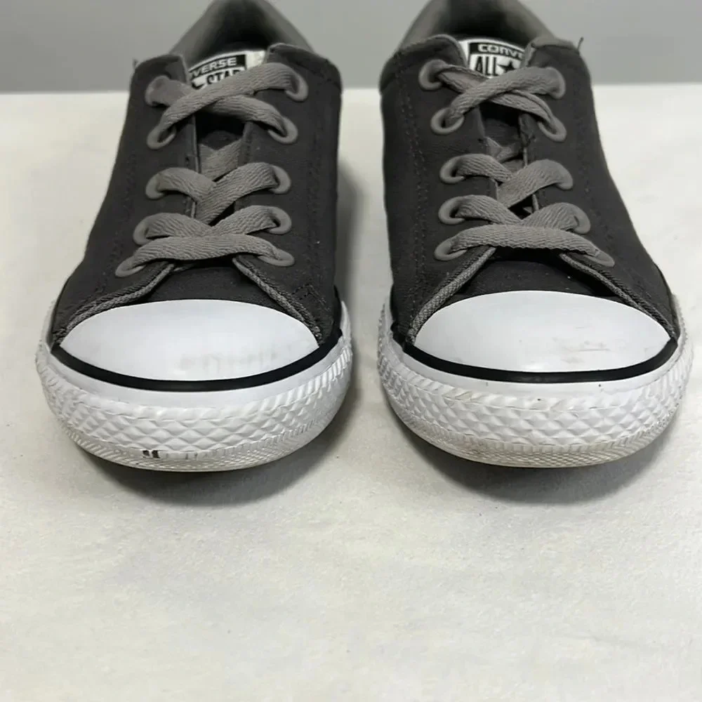 Converse || Junior Chuck Taylor All Star Classic Sneakers in Gray size 3.